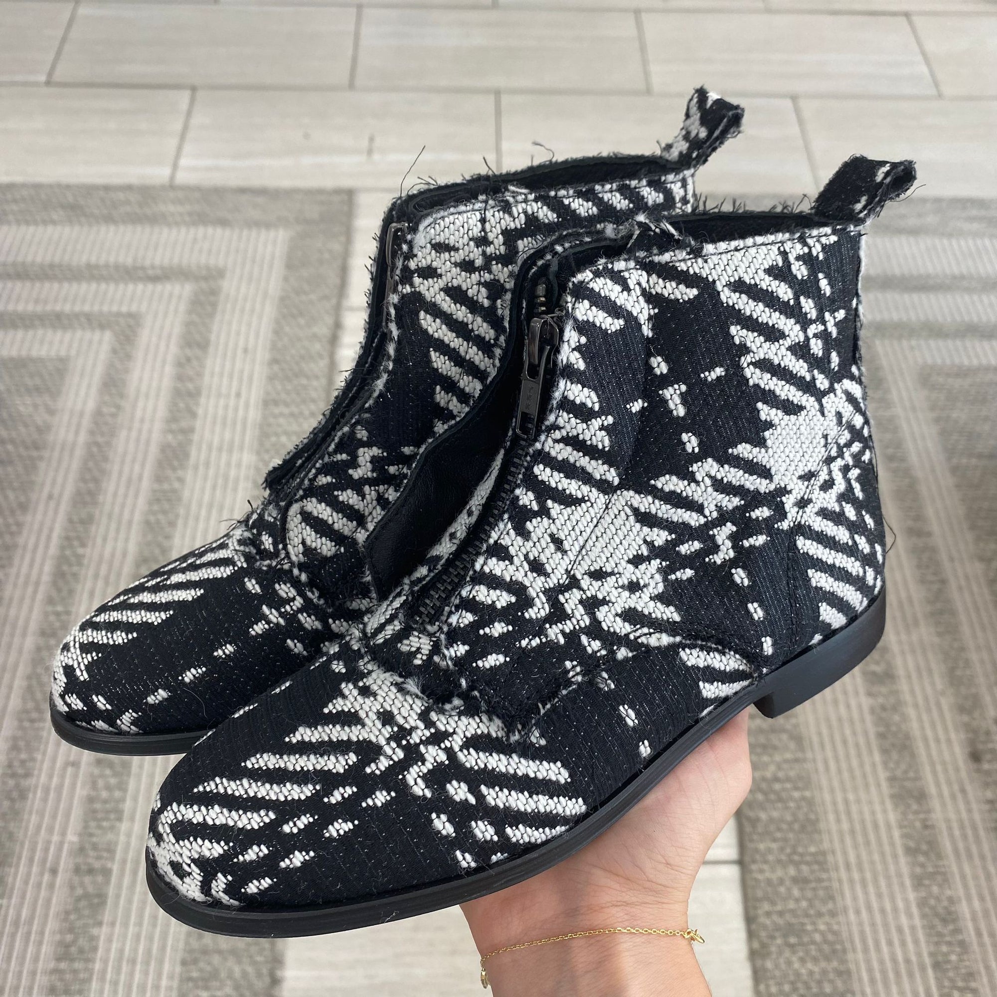 Blublonc Black and White Plaid Front Zipper Bootie-Tassel Children Shoes